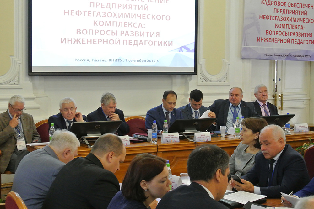 круглый стол