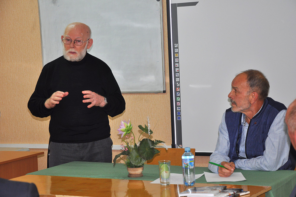 круглый стол