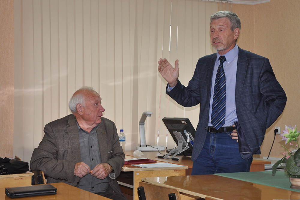 круглый стол